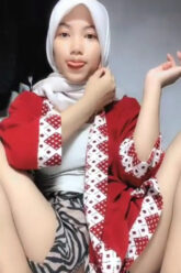 YASMIN Jilbab Colok Dildo Hingga Botol.jpg